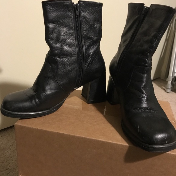 Black booties - Picture 2 of 3